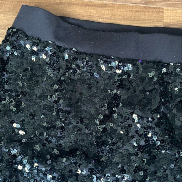 Torrid Black stretch sequined mini skirt size 4 NWT - Picture 3 of 5